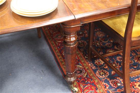 A Victorian mahogany extending dining table, W.4ft 2in. extends to 9ft 4in.